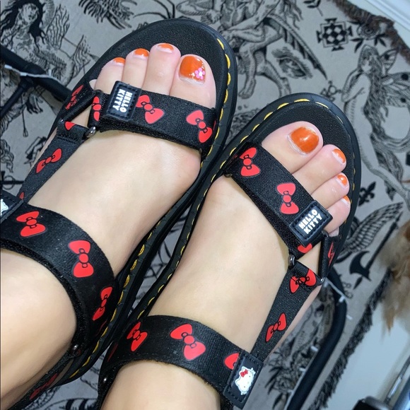 Dr Martens x Hello Kitty Sandals - Picture 6 of 6